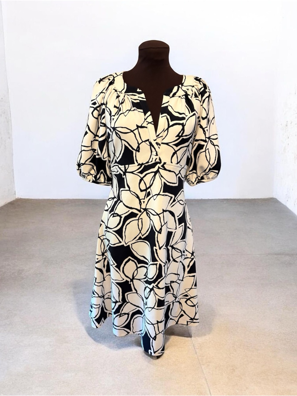Joseph Ribkoff Black & White leaf-print puff sleeve crepe fit & flare dress sz 4
